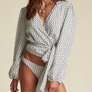 Billabong Sincerely Jules Wrapped In Love Top NWOT large blouse wrap